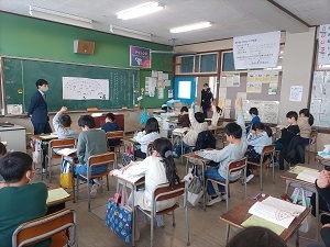3年授業参観(挙手).jpg